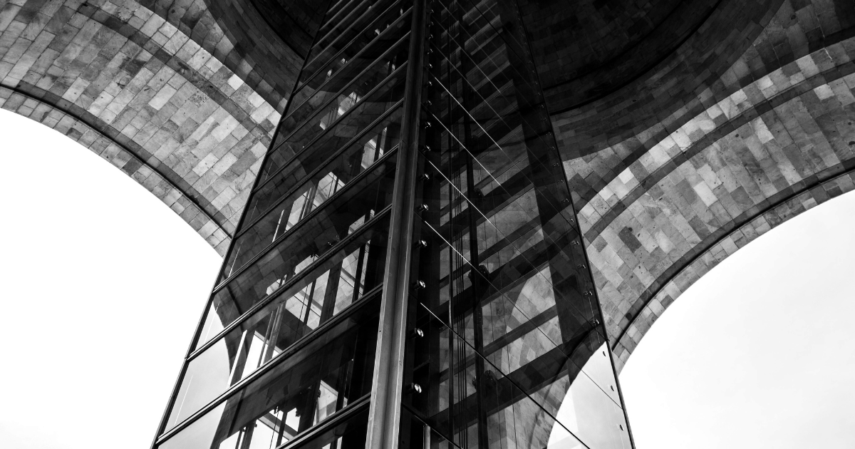 問題発生直後の初動対応を象徴するイメージ